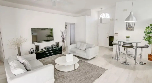 Peaceful Windward Cay 3 Bedroom Home by Redawning