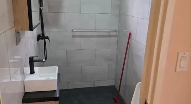 Апартаменты Premium с 2 комнатами DOLFIJN STUDIOS Stylish 2BR Apartment Fast WiFi AC Near Center