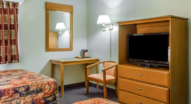 Четырёхместный номер Standard Rodeway Inn Allentown South