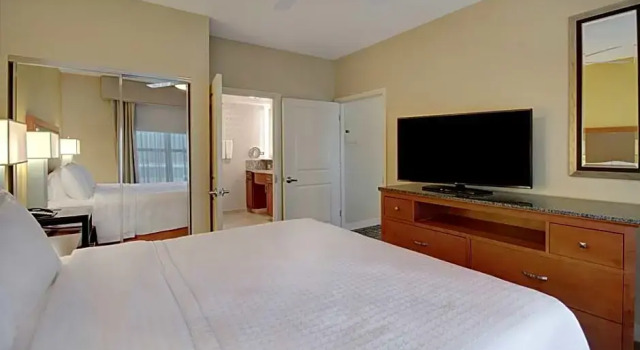 Четырёхместный люкс с 2 комнатами Homewood Suites Dallas-Frisco