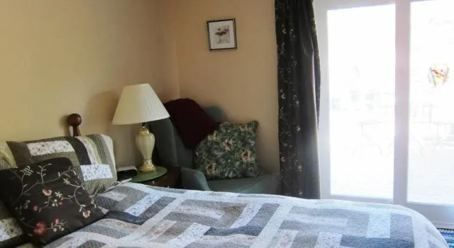 Twin Pines Bed & Breakfast, Varaa Hotelli  
