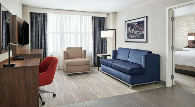 Двухместный люкс для гостей с ограниченными возможностями  Hampton Inn & Suites Chicago-Downtown
