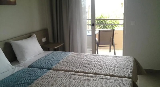 Lolas Hotel, Забронировать Апартаменты/квартира Апартаменты Платаньяс, рядом с Пляж Платаниас, Апартаменты/квартира