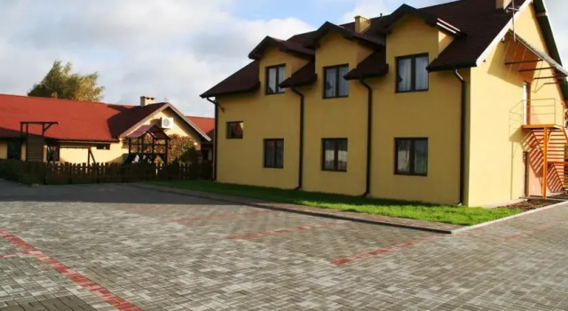 Hotel Kuźnia Oberża Polska, Забронировать Отель Лысомице 
