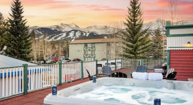 Коттедж Holly by Avantstay In the Heart of Breckenridge w/ Hot Tub, Game Room & Roof Top Patio Sleeps 24