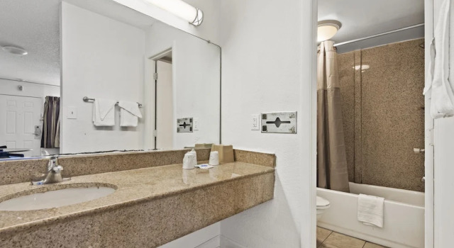 Четырёхместный номер Standard Economy Lodge Portsmouth