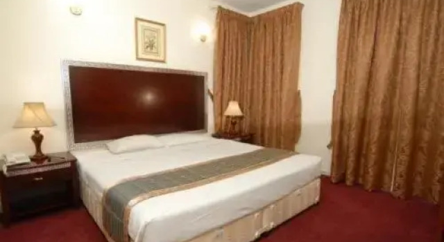 Люкс Royal Plaza Hotel Apartments