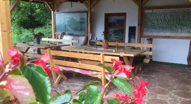 Коттедж с 4 комнатами Guest House Mundzic- Sumski Mir