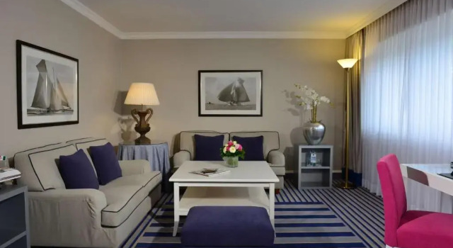 Люкс Best Western Premier Parkhotel Kronsberg