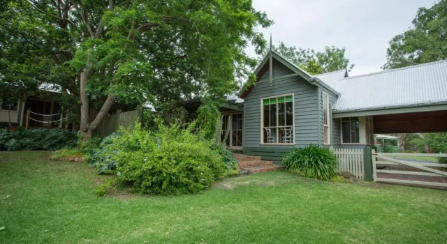 Коттедж c 1 комнатой Oak Tree Lodge