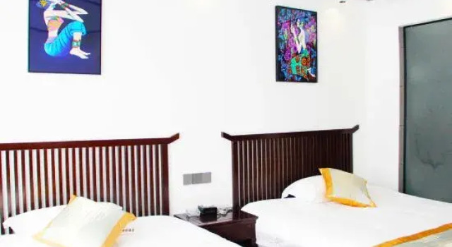 Yuyue Homestay (Fenghuang Ancient Town Hongqiao)