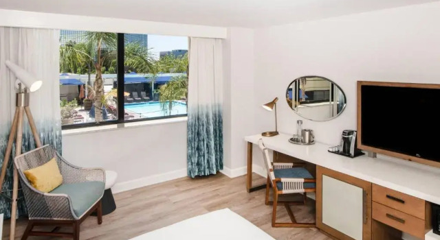Номер Standard Renaissance Newport Beach Hotel