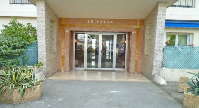 Solar by Nestor&Jeeves, Забронировать Отель Ницца Приморские Альпы, рядом с Пляж Фаброн