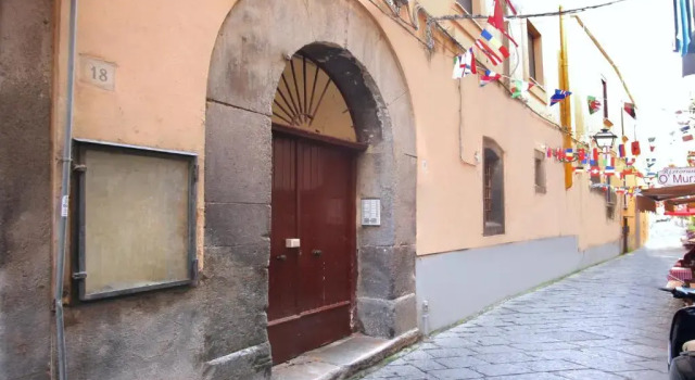 Vivaldo Suite Accademia - Boutique Penthouse in the Heart of Sorrento, Забронировать Отель Отели Сорренто с парковкой, рядом с St.Francis Church and Convent, Парковка
