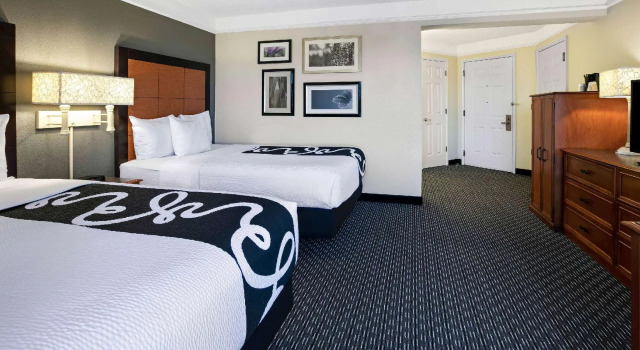 Четырёхместный номер Standard La Quinta by Wyndham Dallas Arlington South