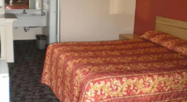 Номер Standard Ontario Inn & Suites