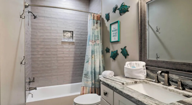 Коттедж с 6 комнатами Spacious Murrells Inlet Hub w/ Pool, Walk to Shore