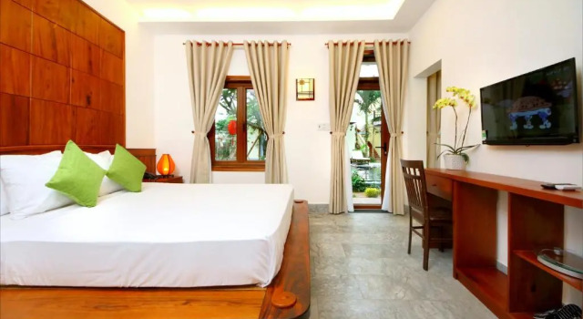 Люкс с видом на бассейн Villa Orchid Garden Riverside Hoi An