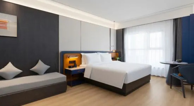 Люкс Executive Mehood Hotel (Sanya Xinhong Port Yalong Bay))