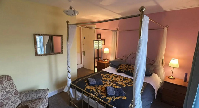 the CITY- Braveheart House, Забронировать Отель Эдинбург Midlothian, рядом с Камера обскура и мир иллюзий