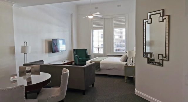 Студия с балконом Adelaide Mansions Apartments