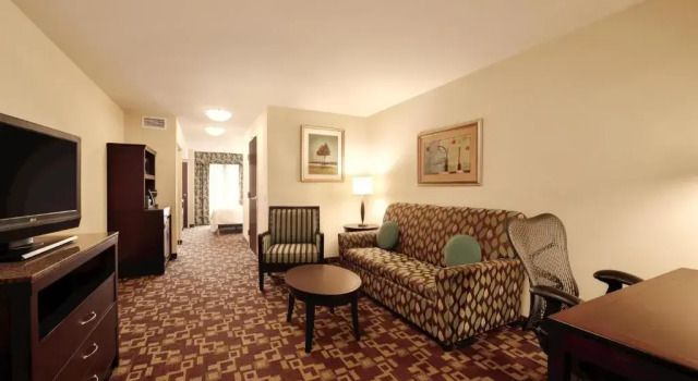 Полулюкс Hilton Garden Inn Warner Robins