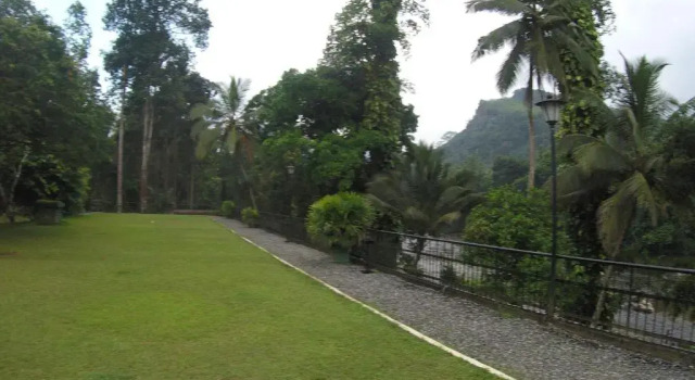 Номер Standard Heritage Kithulgala Rest House - Historic Home to a Bird Sanctuary