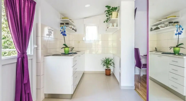 Beautiful Home in Ostrvica With Wifi and 1 Bedrooms, Rezerwuj Hotel Hotele w Split-Dalmatia County z parkingiem, Parking