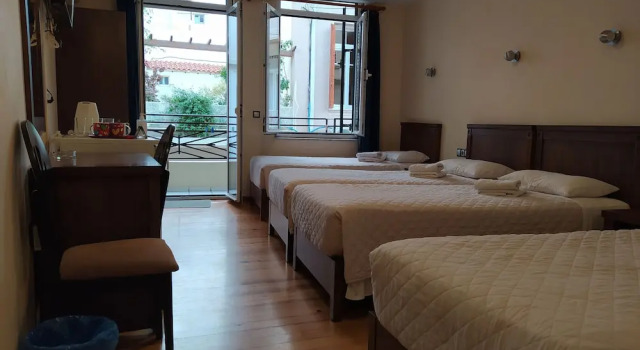 Четырёхместный номер Standard с балконом и с видом на город Sea Front Old Town