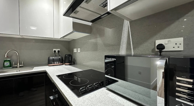 London 1 bed Luxe Flat Ilford Beautiful, Varaa Huoneisto Asunnot kohteessa Merseyside, Huoneisto
