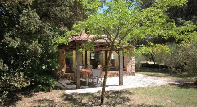 Коттедж Lou Petarel, Charming house with shared pool, nature an calm in Provence