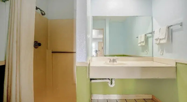 Четырёхместный номер Classic Day & Night Inn