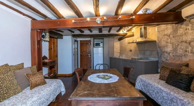 Апартаменты с балконом Apartamentos Vino Tinto y Restaurante Tomate Rosa