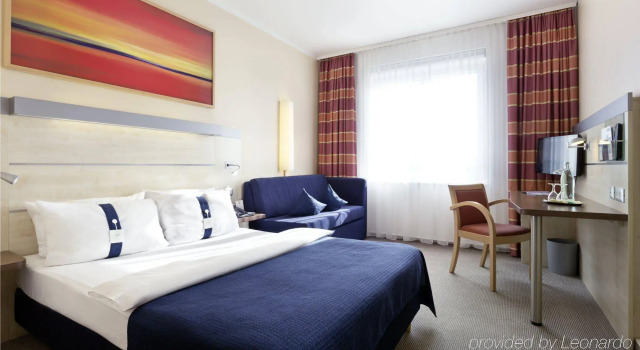 Holiday Inn Express Singen, an IHG Hotel, Buchen Sie Hotel Singen Bodensee-Radweg