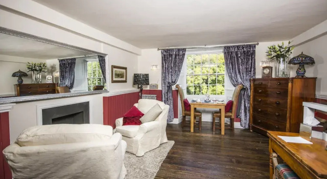 Коттедж Luxury Cornerstones, 16th Century Luxury Self Catering House overlooking the River Dee