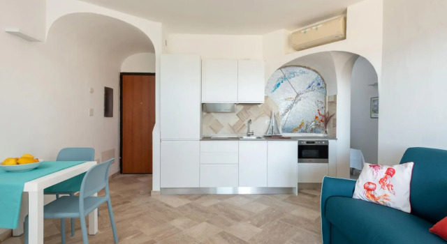 It has 1 bedroom communicating with the living room, kitchenette, large terrace (with table and comf-SHERDEN BILO 4, Prenota Hotel Golfo Aranci Costa Smeralda