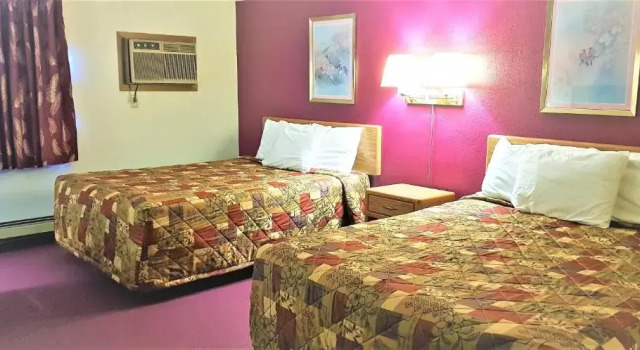 Четырёхместный номер Standard AmeriVu Inn & Suites-Avon