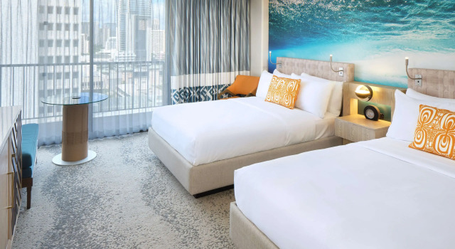 Четырёхместный номер с частичным видом на океан OUTRIGGER Waikiki Beachcomber Hotel