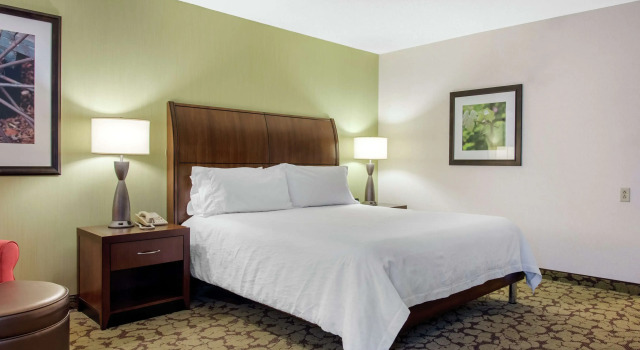 Hilton Garden Inn Portland Airport, Varaa Hotelli Hotellit New England uima-altaalla, Uima-allas