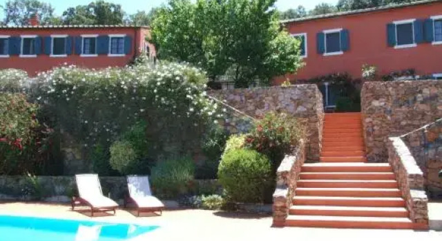 Agriturismo Le Sughere, Rezervovat Hotel Hotely v Elba s parkováním, Parkování