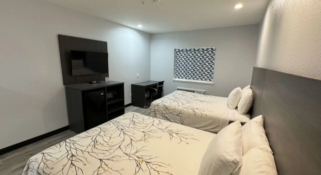 Четырёхместный номер Standard Americas Best Value Inn & Suites Haltom City Ft. Worth