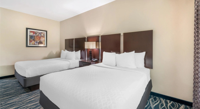 Четырёхместный номер Standard Best Western Plus Eastgate Inn & Suites