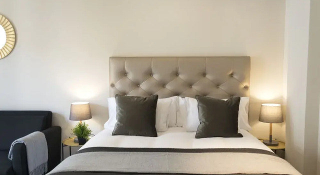 Living4Malaga Golden Suite, Забронировать Отель Малага - центр Малага, рядом с Музей Кармен Тиссен