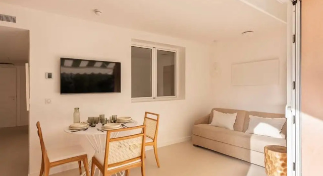 Carla Rosa 4 Apartement Giardino - 2 BDR Piscine, Забронировать Апартаменты/квартира Отели Канн с парковкой, рядом с La Californie, Парковка