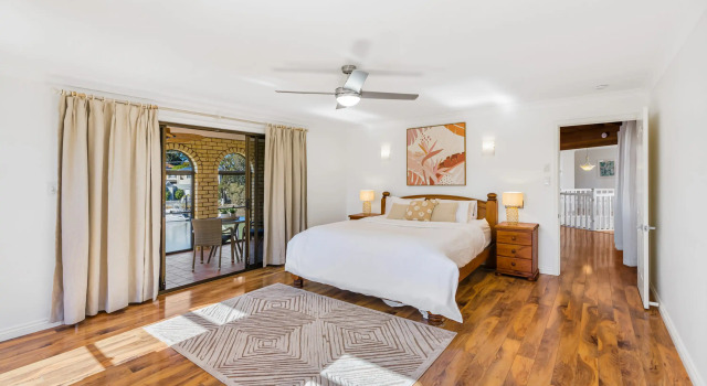 Waterfront Family Entertainer   5 Bedroom   Pool, Забронировать Отель Биджера-Уотерс Голд-Кост, рядом с Торговый центр Harbour Town