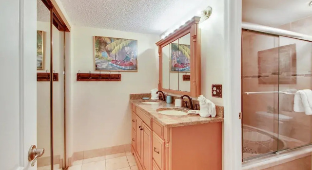 Villa Madeira 504 Sleeps 6/many Updates/walk to John's Pass!, Забронировать Вилла Отели Мадейра-Бич 4 звезды, рядом с The Church by the Sea, 4*
