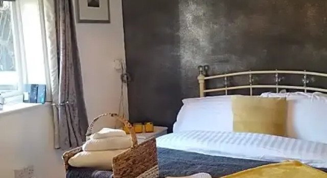 The White Dove Bed and Breakfast with Glamping Newark showground, Prenota Campeggio Campeggi e glamping a Nottinghamshire, Campeggio