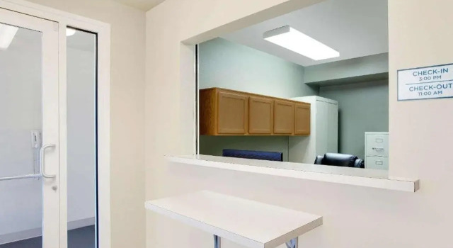 Woodspring Suites Baton Rouge Airport, Забронировать Отель Батон-Руж Луизиана, рядом с Plank Plaza Shopping Center