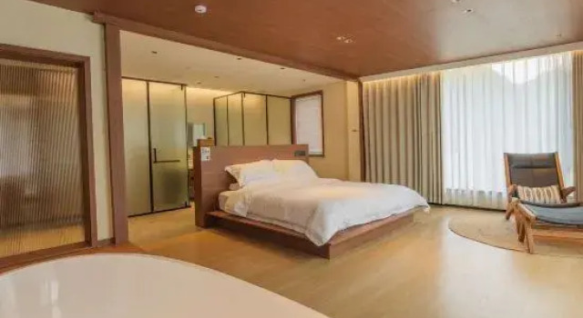 The northern mountain in Xianju has a plum tree named Su, Rezerwuj Hotel Taizhou Zhejiang