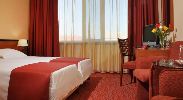 Standard Twin room North Star Continental Resort